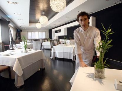 El cocinero Eneko Atxa, en el restaurante Azurmendi de Larrabetxu, a las afueras de Bilbao.