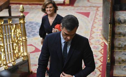 Pedro Sánchez y Carmen Calvo, tras la sesión del control al Gobierno.