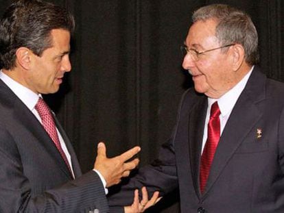 Peña Nieto y Raúl Castro en enero de 2013 en Chile.