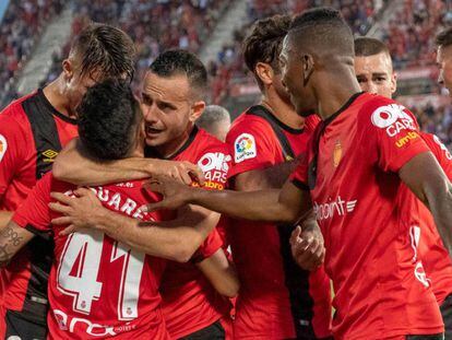Los jugadores del Mallorca celebran el primer gol ante el Albacete.