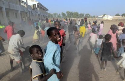 Ni&ntilde;os juegan en un campo de desplazados en el estado nigeriano de Adamawa, el pasado 15 de enero.