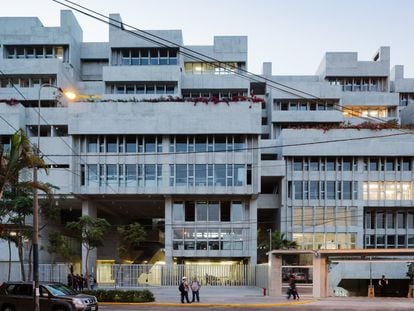 Sede de la Universidad UTEC en Lima (Perú), diseñado por Yvonne Farrell y Shelley McNamara en 2015.