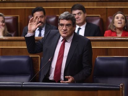 El ministro de Inclusión, Seguridad Social y Migraciones, José Luis Escrivá, durante una intervención en el Congreso.