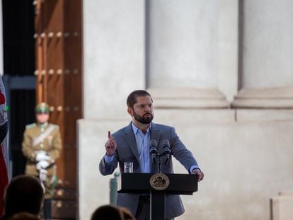 Gabriel Boric en la firma del decreto por el Plan Nacional de Búsqueda de los Detenidos Desaparecidos en Dictadura.