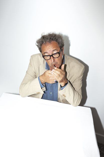 The director Paolo Sorrentino photographed in his sauce: a film festival (the one in San Sebastián).