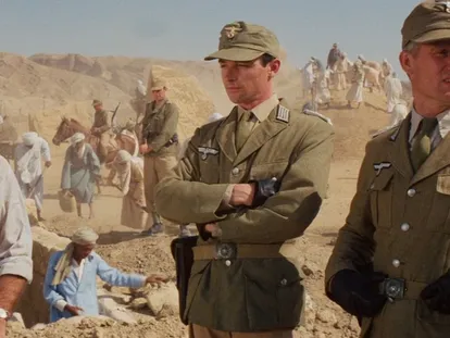 Los villanos nazis excavando en Egipto en una escena de 'En busca del Arca perdida'.