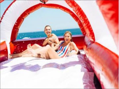 Taylor Swift celebró el 4 de julio con distintas actividades que preparó para sus amigos.