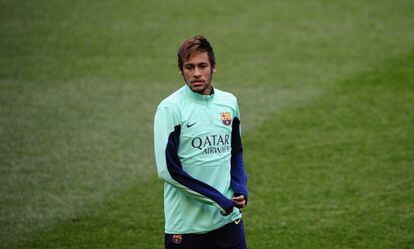 Neymar, durante un entrenamiento con el Barça