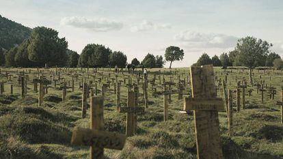 Cruces en el cementerio Sad Hill.