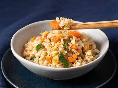 Cómo cocinar arroz integral (y las ventajas de comerlo)