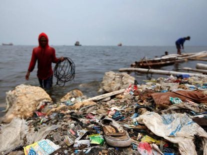 Residuos plásticos en Yakarta, Indonesia.
