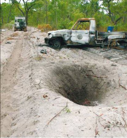 Efecto del estallido de una mina en una carretera en Angola, una imagen incluida en el estudio.