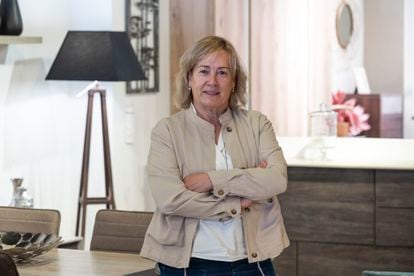 Jacqueline Sánchez, de 57 años, en su lugar de trabajo en Lleida.