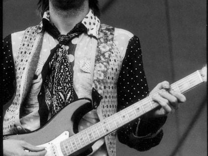 Eric Clapton durante un concierto de 1974.