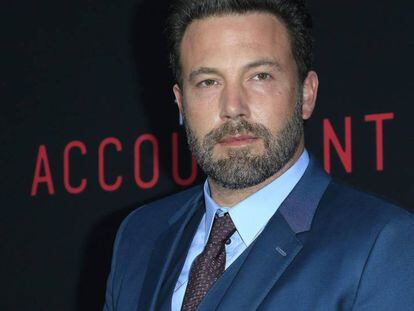 El actor estadounidense Ben Affleck posa a su llegada al estreno mundial de la película 'El Contable'