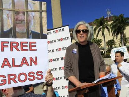La esposa de Alan Gross en una manifestación a favor de su liberación.