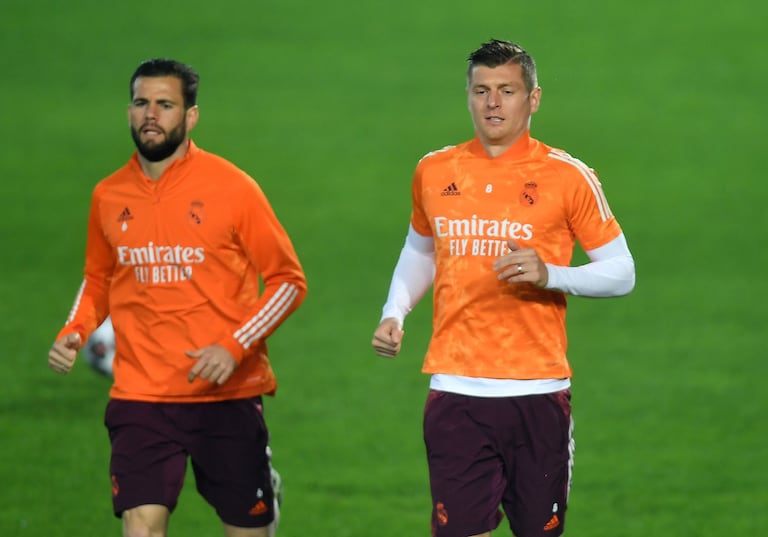 Nacho y Kroos, en el entrenamiento de este martes en Bérgamo.