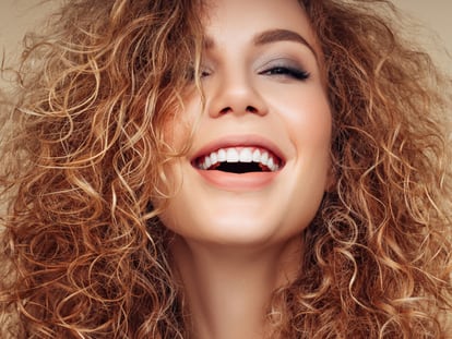Conseguir una melena bonita y con rizos de aspecto natural es el objetivo del método 'Curly Hair'. GETTY IMAGES