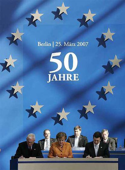 Merkel, Poettering y Barroso, durante la firma de la Declaración de Berlín.