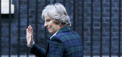 La l&iacute;der brit&aacute;nica Theresa May, ayer al regresar al n&uacute;mero 10 de Downing Street.