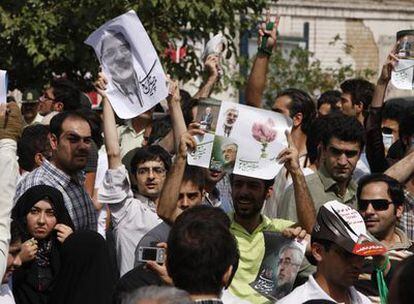 Miles de opositores salen a la calle y entonan lemas contra el Gobierno de Ahmadineyad