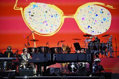 Elton John, actuando el 25 de junio en el festival inglés de Glastonbury.
