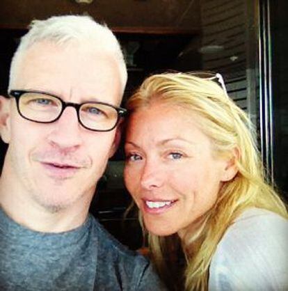 Anderson Cooper y Kelly Ripa en una foto tomada por el periodista.