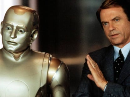 ¿Por qué un robot salva antes la vida de un hombre de 83 años que de un niño de tres? La ciencia lo responde. En la imagen, Robin Williams, a la izquierda caracterizado de robot, y Sam Neill en la película 'El hombre bicentenario' (2000).