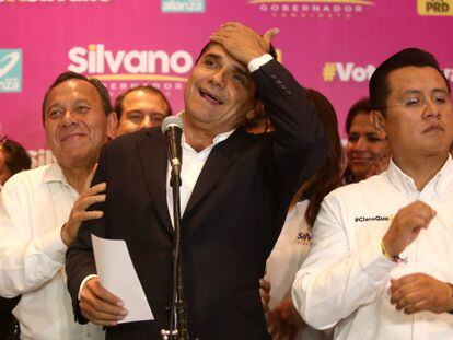 Silvano Aureoles celebra el resultado del PRD en Michoacán.