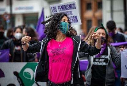 Concentración feminista frente a la delegación de Gobierno en Valencia.