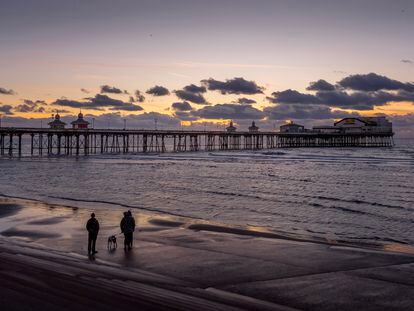El muelle Norte de Blackpool (Reino Unido) durante la puesta de sol, el pasado 15 de enero.