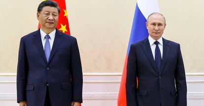 El presidente chino, Xi Jinping, junto con su homólogo ruso, Vladimir Putin, en un encuentro en Uzbekistán en septiembre de 2022.