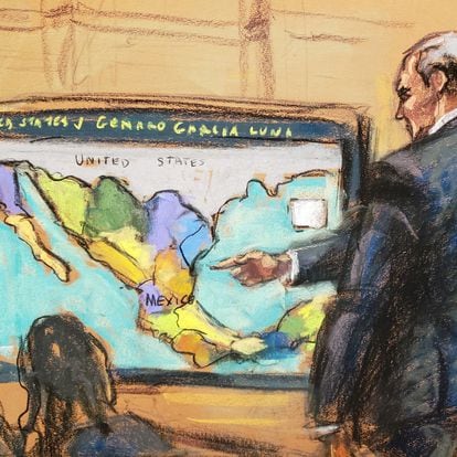 "El grande" points out the Sinaloa area for the jury on a map of Mexico during the trial of Mexico's former Public Security Minister Genaro Garcia Luna on charges that he accepted millions of dollars to protect the powerful Sinaloa Cartel, once run by imprisoned drug lord Joaquin "El Chapo" Guzman, at a courthouse in New York City, U.S., January 23, 2023 in this courtroom sketch. REUTERS/Jane Rosenberg