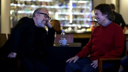 Alex de la Iglesia y Raphael, en el madrileño Círculo de Bellas Artes.
