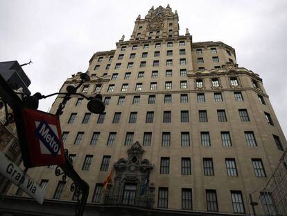 Fachada del edificio de Telefónica, en madrid.