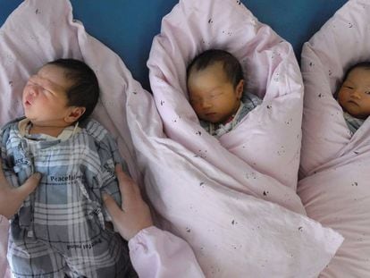 Tres bebés recién nacidos en un hospital de China en una imagen de archivo.