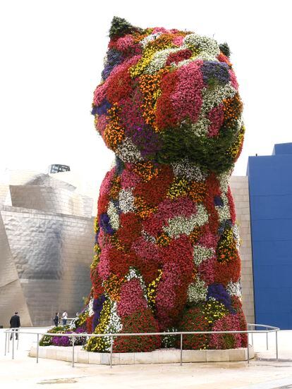 El perrito Puppy, de Jeff Koons, fotografiado en 2020 en Bilbao.