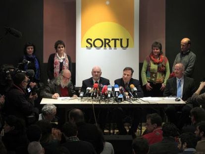 Los promotores de Sortu, durante su presentación el pasado febrero.