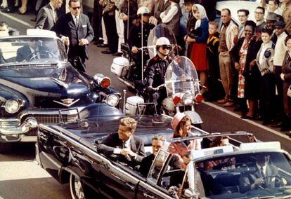 El presidente estadounidense John F Kennedy y Jaqueline Kennedy en Dallas, Texas.