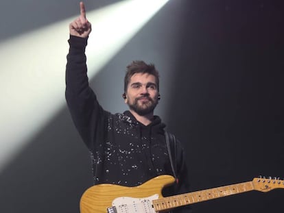 Juanes, en su concierto en el WiZink Center de Madrid. En vídeo, 'Mis planes son amarte'.