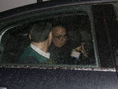 Mario Conde sale detenido de su domicilio el pasado 11 de abril.