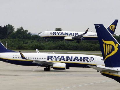Aviones de Ryanair en el aeropuerto de Stansted en Londres.