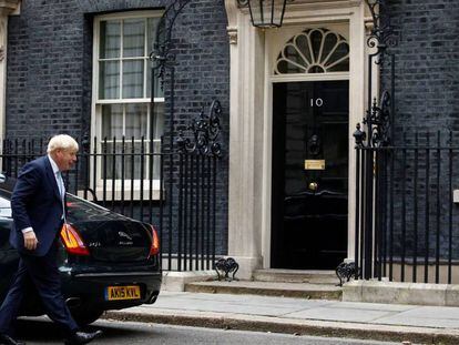 Boris Johnson, a su llegada al 10 de Downing Street, este jueves. En vídeo, la Unión Europea pide al Reino Unido "que trabaje más" en el acuerdo.