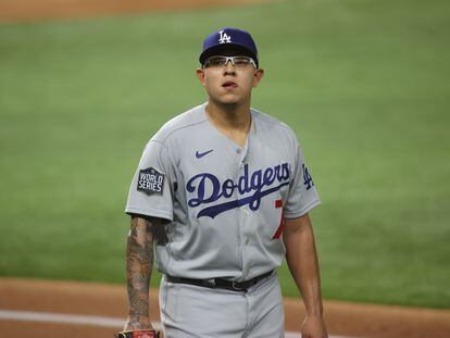 Julio Urías, jugador mexicano de los Dodgers, durante un juego en 2020.