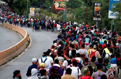 Caravana de migrantes hondureños a su paso por Chiquimula (Guatemala)