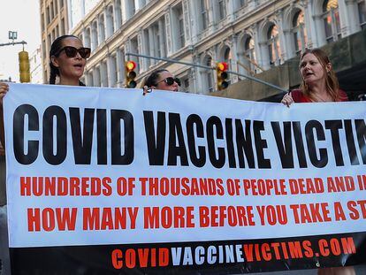 Participantes en una marcha en Nueva York contra la obligatoriedad de la vacuna la primera semana de septiembre.