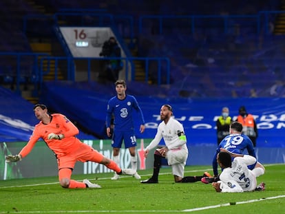 Mount marca el segundo gol del partido ante el Madrid este miércoles en Stamford Bridge.