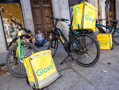 Riders de Glovo en el centro de Madrid.