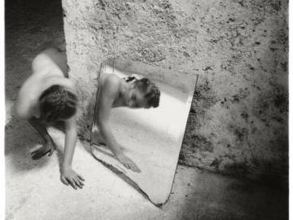 Autorretrato de Francesca Woodman, en 1978.