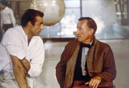 Sean Connery xerra amb Ian Fleming en el rodatge de 'James Bond contra el doctor No'.